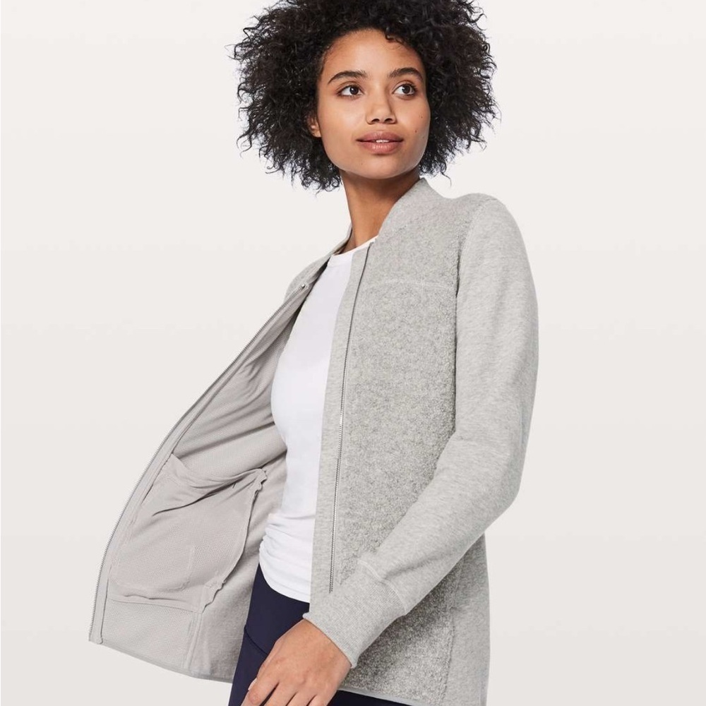 Lululemon Stand Out Sherpa Jacket
Heathered Core Light Grey / Silver Drop size 4